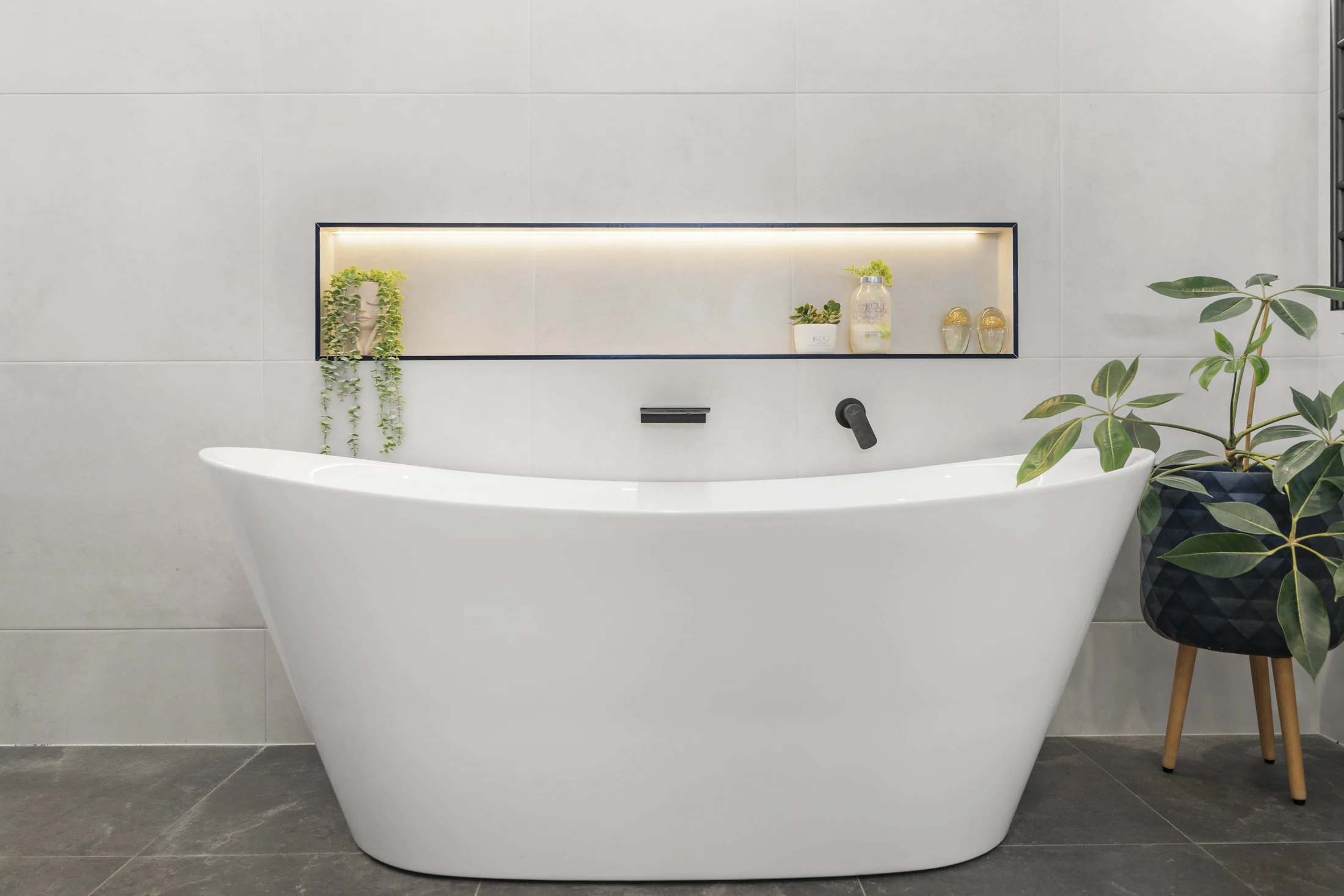 25 Phillip Street — bathrooms, photograph 01