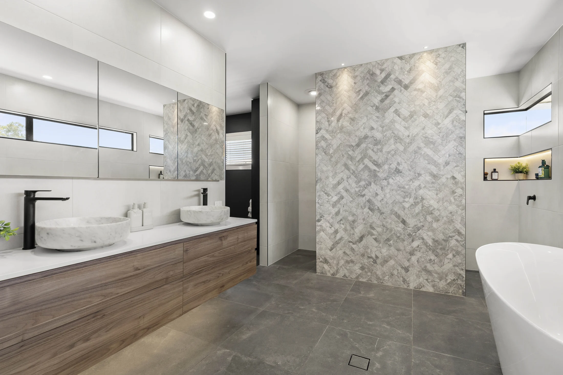 25 Phillip Street — bathrooms, photograph 010