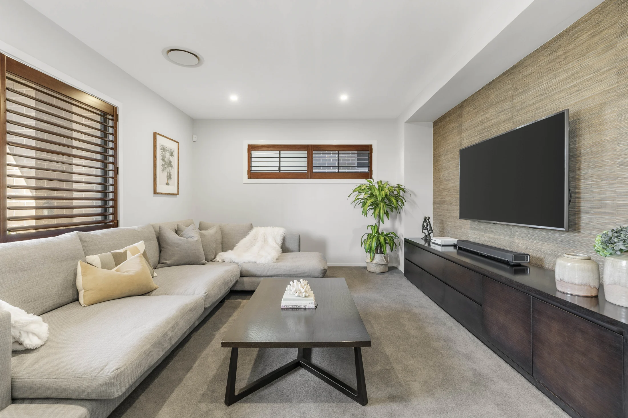 25 Phillip Street — living, photograph 020
