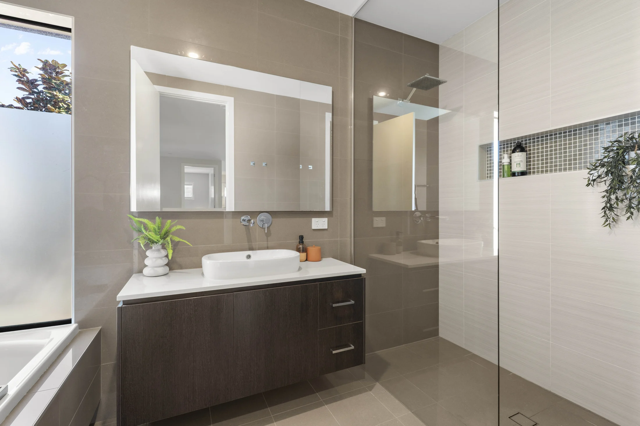 25 Phillip Street — bathrooms, photograph 023