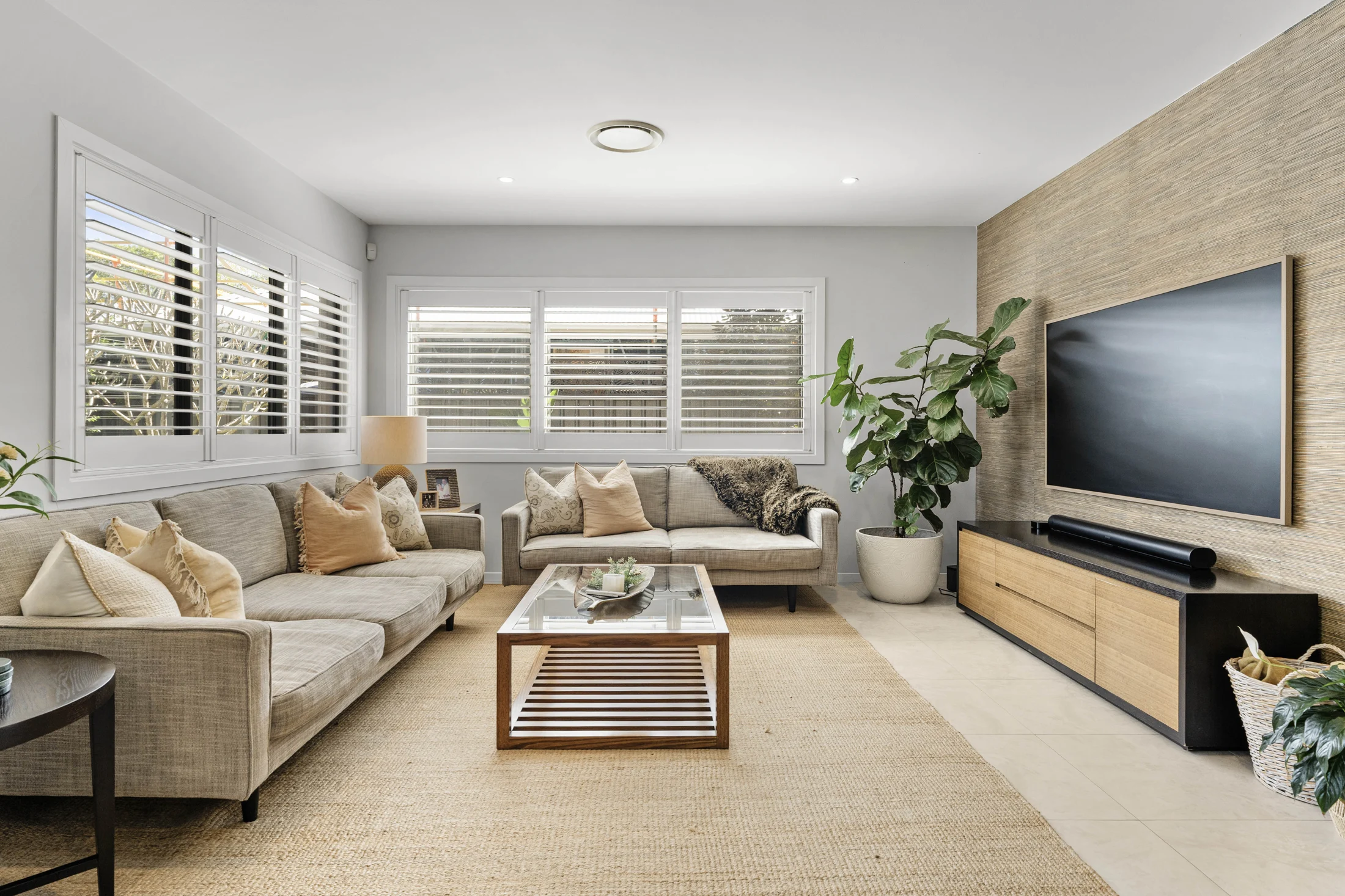 25 Phillip Street — living, photograph 030