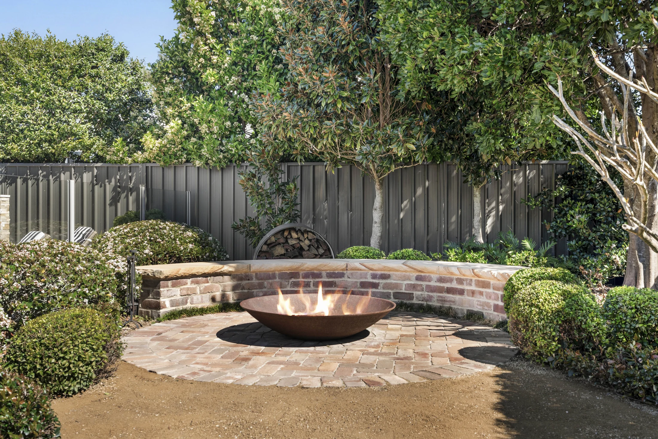 25 Phillip Street — gardens, photograph 059